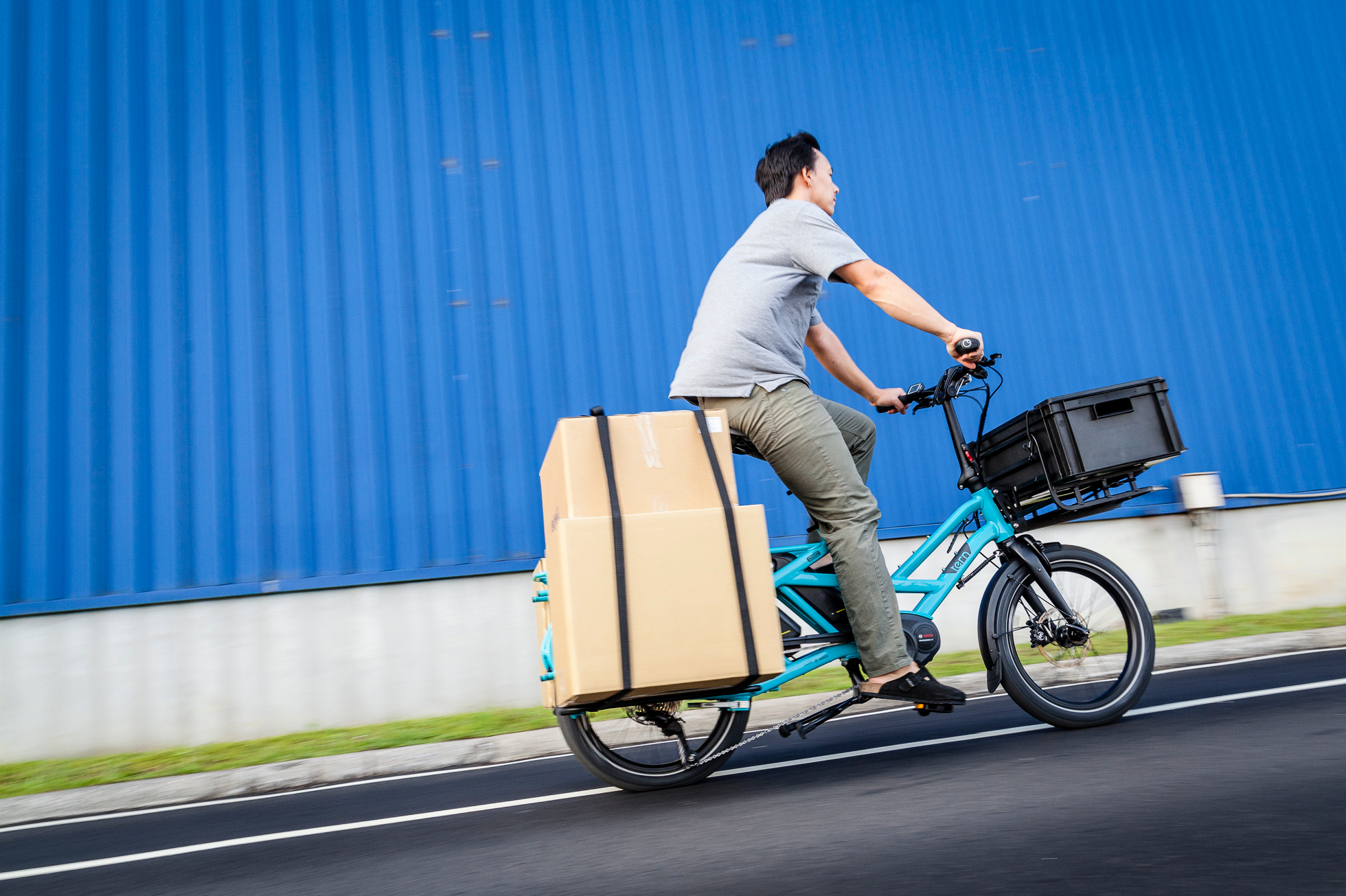 GSD e-bike carrying large boxes